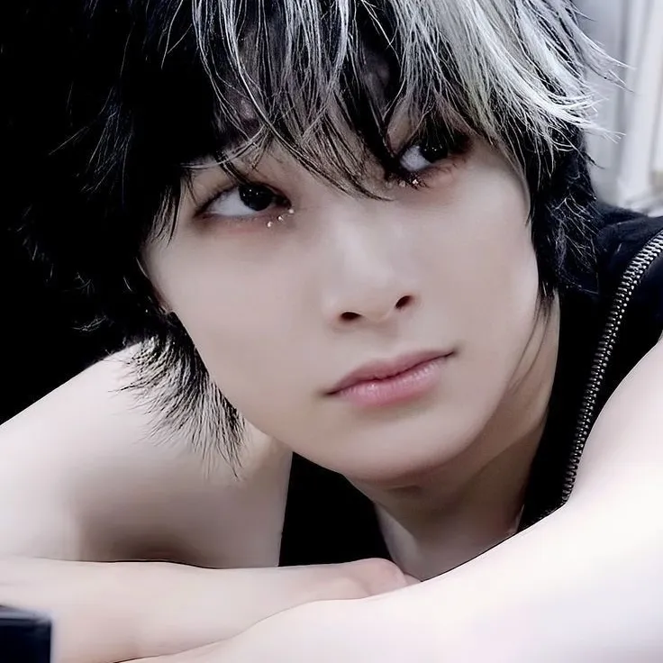 Jeongin — ex-boyfriend — Energetic AI chat character