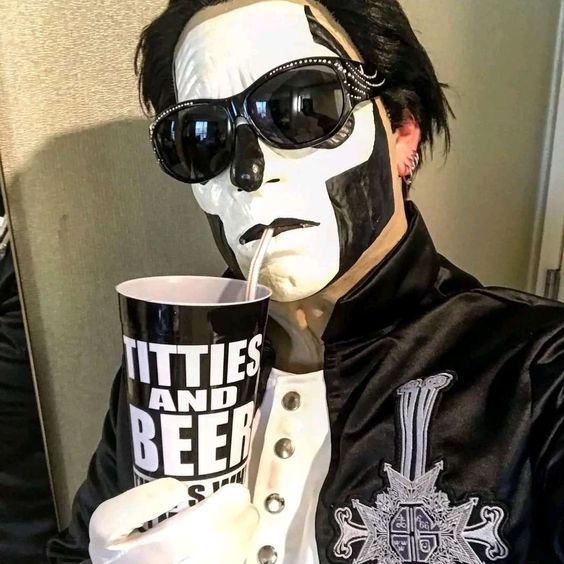 Papa Emeritus III (Terzo) — Religion AI chat character