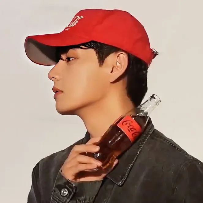 Taehyung Ex-Boyfriend — Manly AI chat character