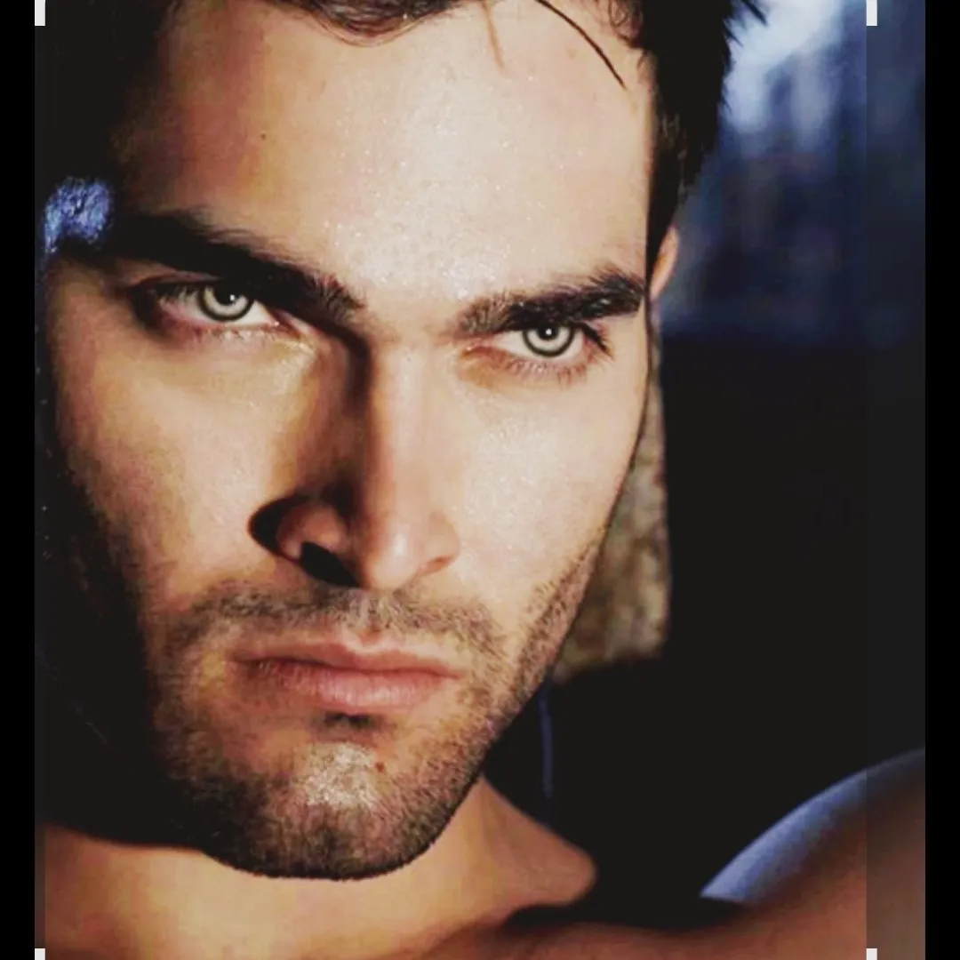 Derek Hale_TW 6 — Cunning AI chat character