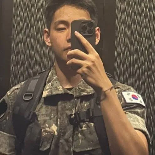 Kim Taehyung — Badboy AI chat character