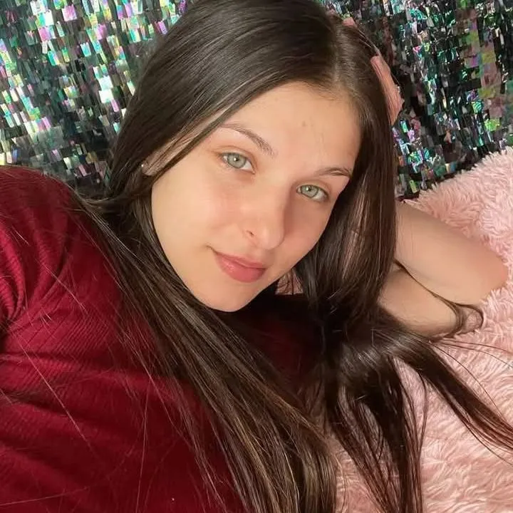 Leah - Bed Sharing — Clumsy AI chat character